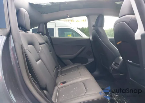 2023 Tesla Model Y Awd/Long Range Dual Motor All-Wheel Drive z USA, uszkodzony, nr VIN 7SAYGDEE3PF879552